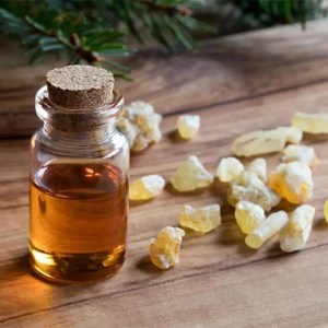 Private Label Organic 100% Pure Frankincense Essential Oil Natural Body Lightening Oil From Wood and Root Resin Bulk Price